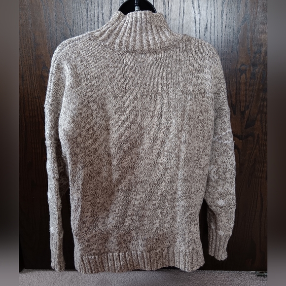 Polar Bear Sweater - Picture 2 of 5